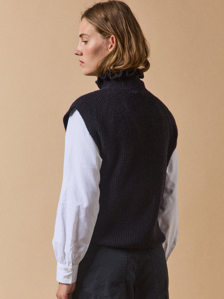 Capucine | Pull sans manches à col froufrou