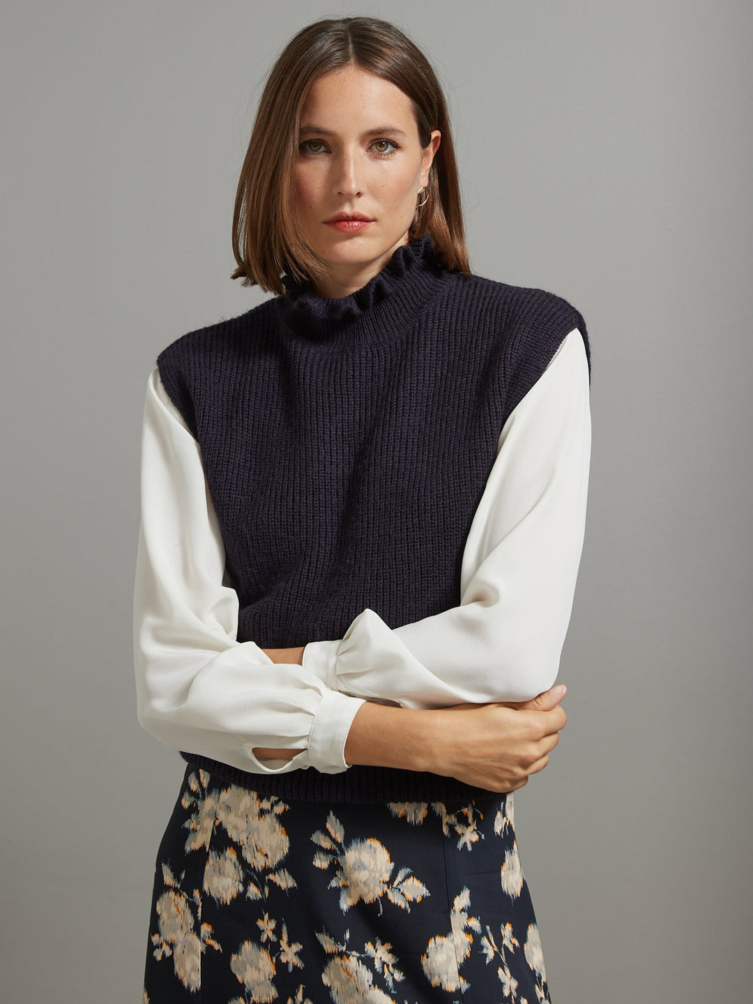 Capucine | Pull sans manches à col froufrou