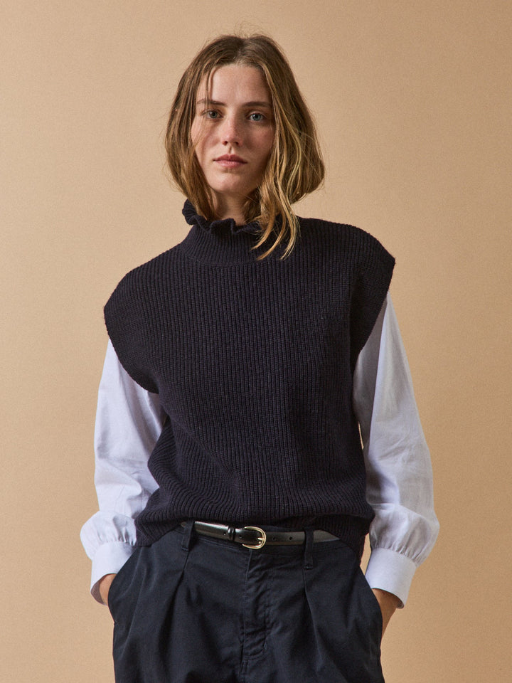 Capucine | Pull sans manches à col froufrou