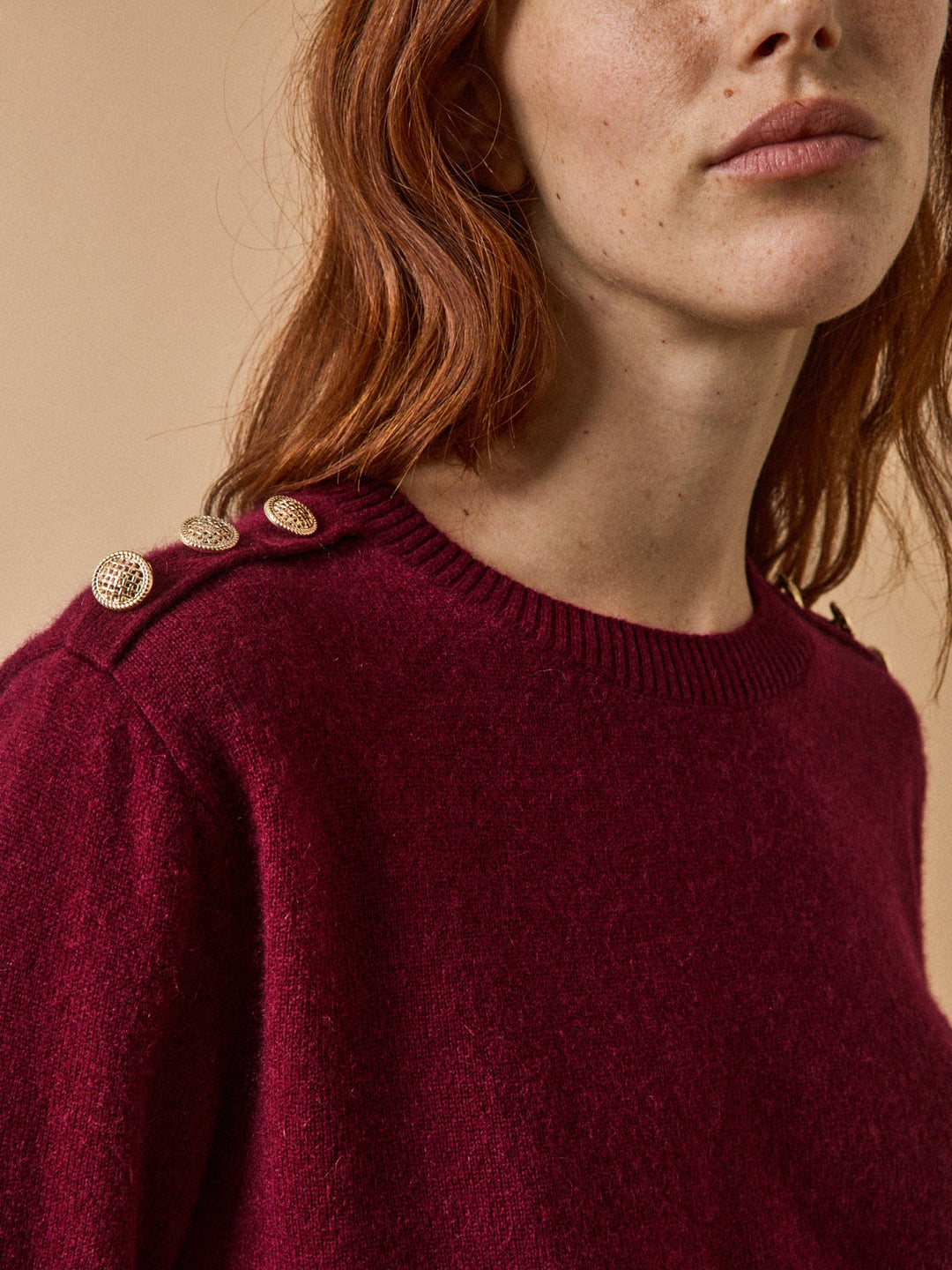 Apolline | Pull en cachemire à boutons dorés