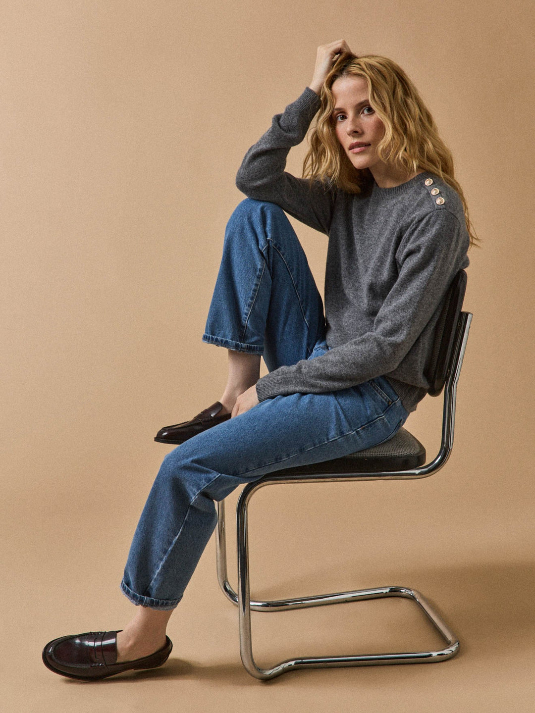 Clara | Pull col rond en cachemire avec boutons dorés
