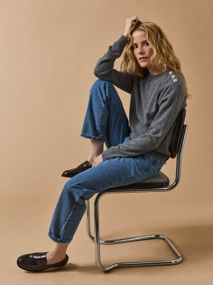 Clara | Pull col rond en cachemire avec boutons dorés