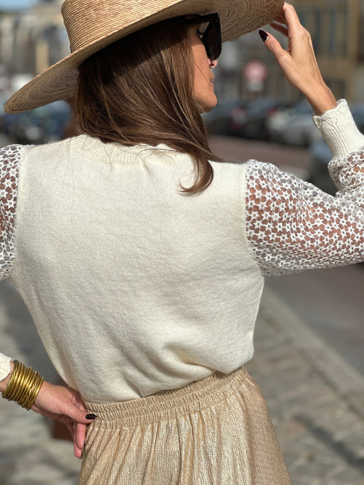 Horiane | Maille brodée délicate et féminine