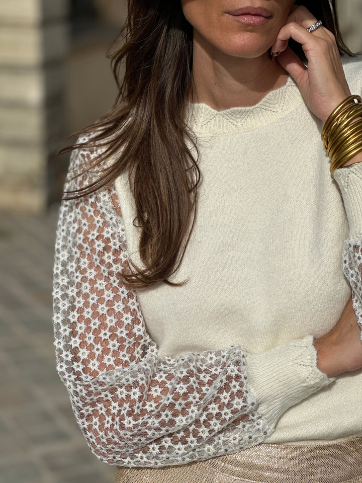 Horiane | Maille brodée délicate et féminine